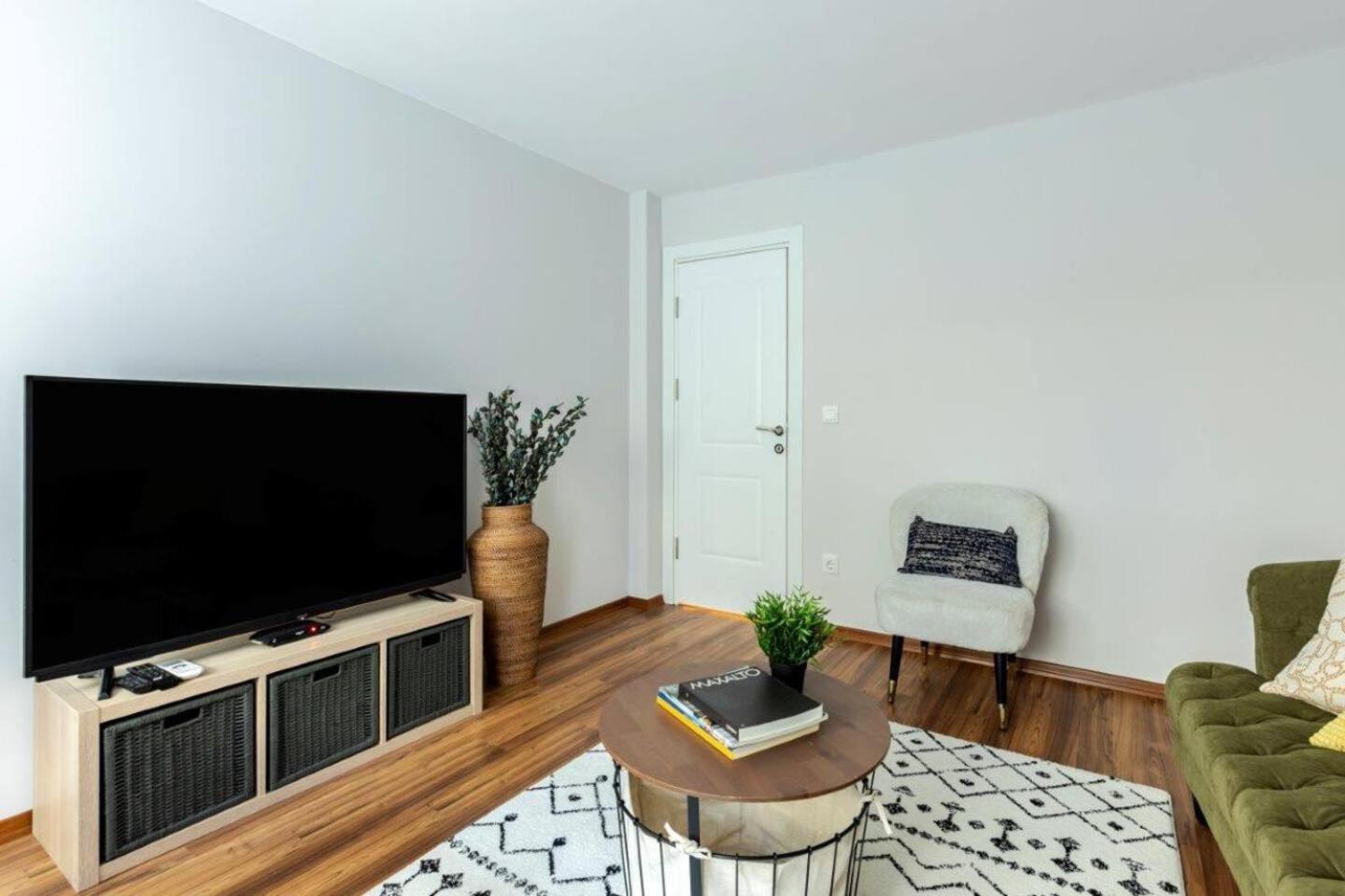 Cute Private Garden 2bd2bath Quaint Home! #366 Daire